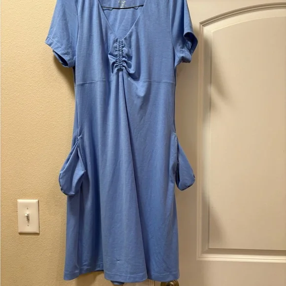 5/$25 ZeroXposur Light Blue Activewear Top - Picture 3 of 3